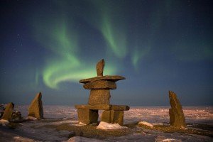 Aurora_Borealis_Over_Inukshuks
